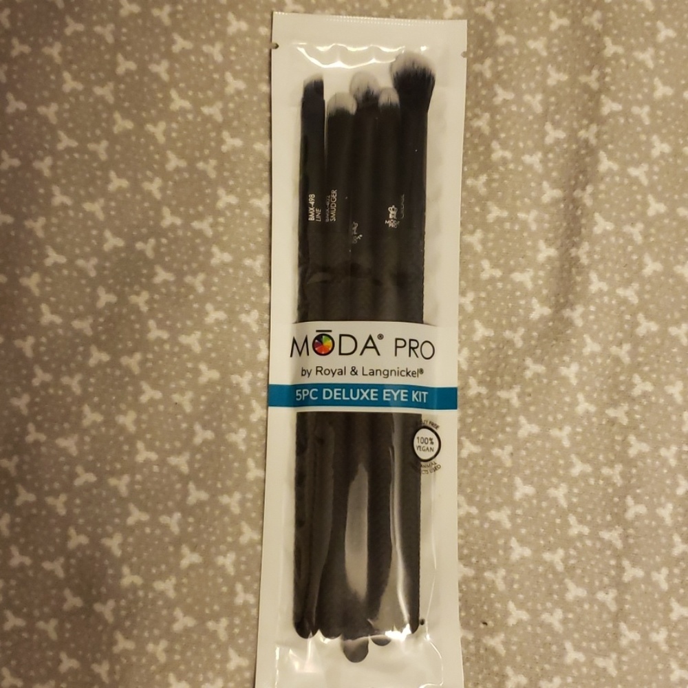MODA PRO makeup brushes